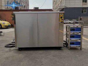 超聲波清洗設(shè)備為什么能延長(zhǎng)注塑模具的壽命？