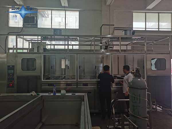 工業(yè)超聲波清洗機(jī)