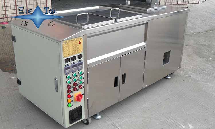 如何快速清洗汽車發(fā)動(dòng)機(jī)上面的油污和積碳？1