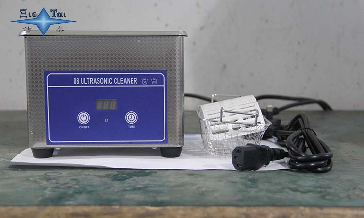 小型超聲波清洗機(jī)需要專用水嗎？有哪些用處？