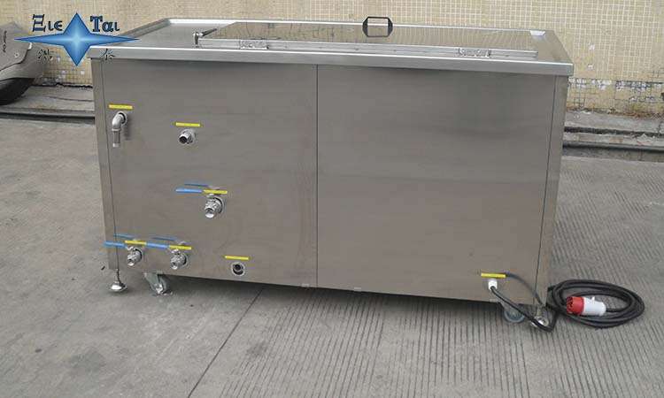 用什么來(lái)清洗發(fā)動(dòng)機(jī)零件的積碳？