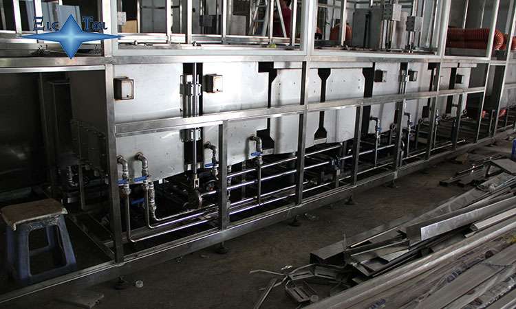 超聲波清洗機(jī)在金屬鋼板清洗中的高效應(yīng)用與優(yōu)勢(shì)探析